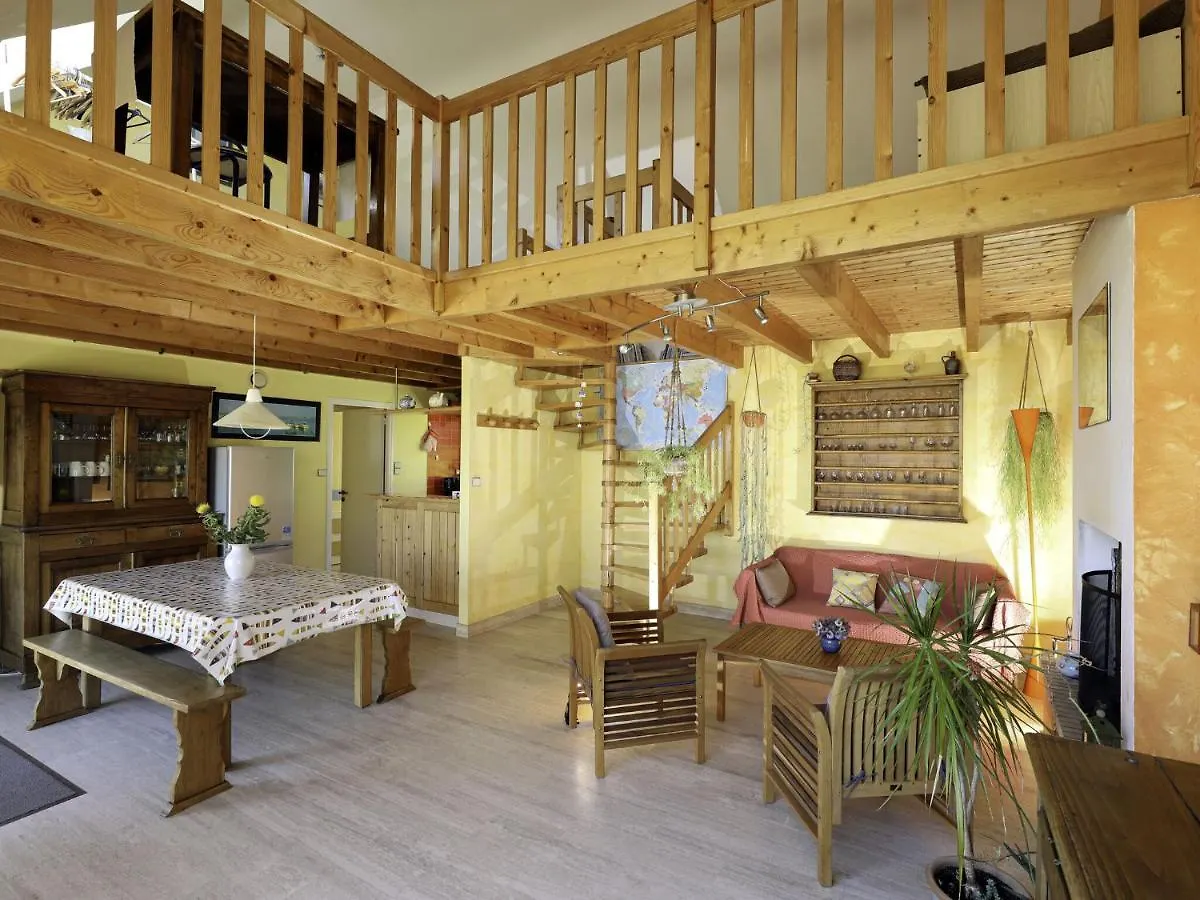 Bright Cottage In A Quiet Location, Near The Coast, Sibiril Holiday home