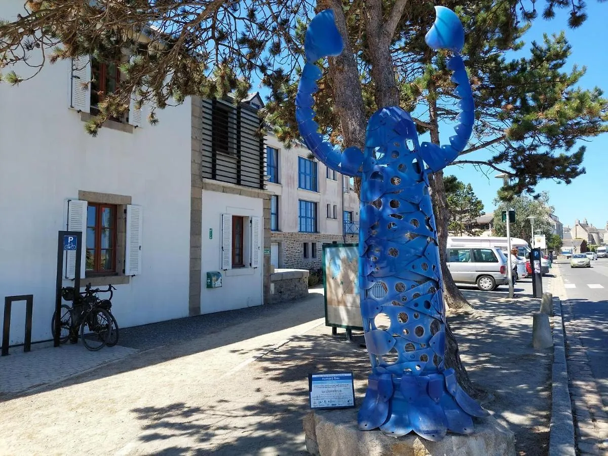 Bright Cottage In A Quiet Location, Near The Coast, Sibiril Holiday home