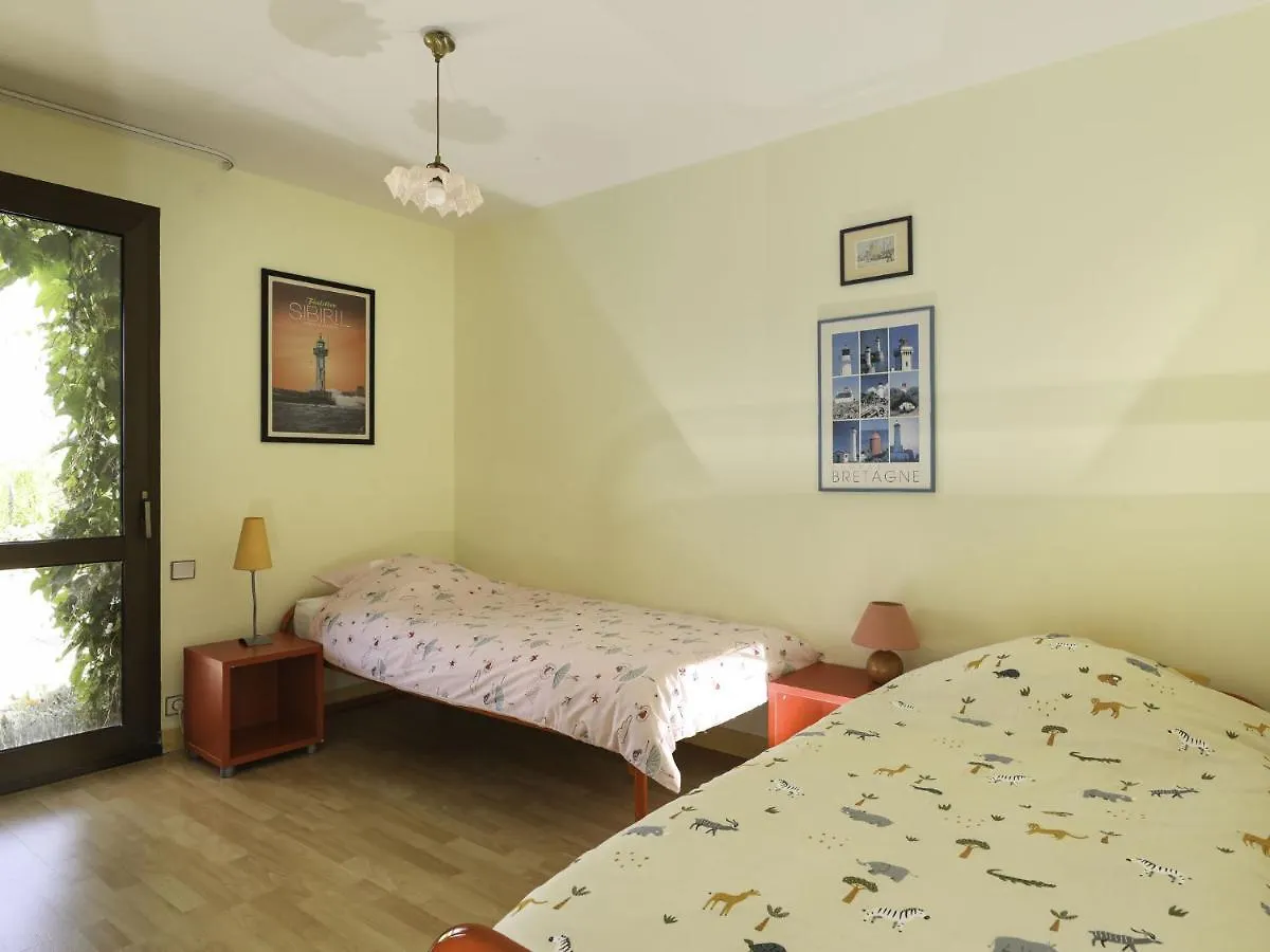 Bright Cottage In A Quiet Location, Near The Coast, Sibiril