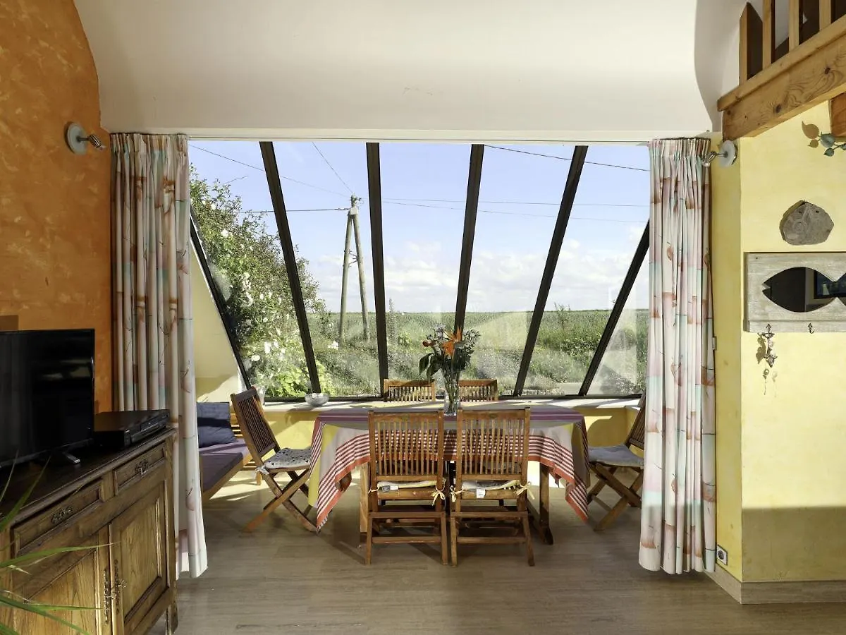 Bright Cottage In A Quiet Location, Near The Coast, Sibiril Holiday home