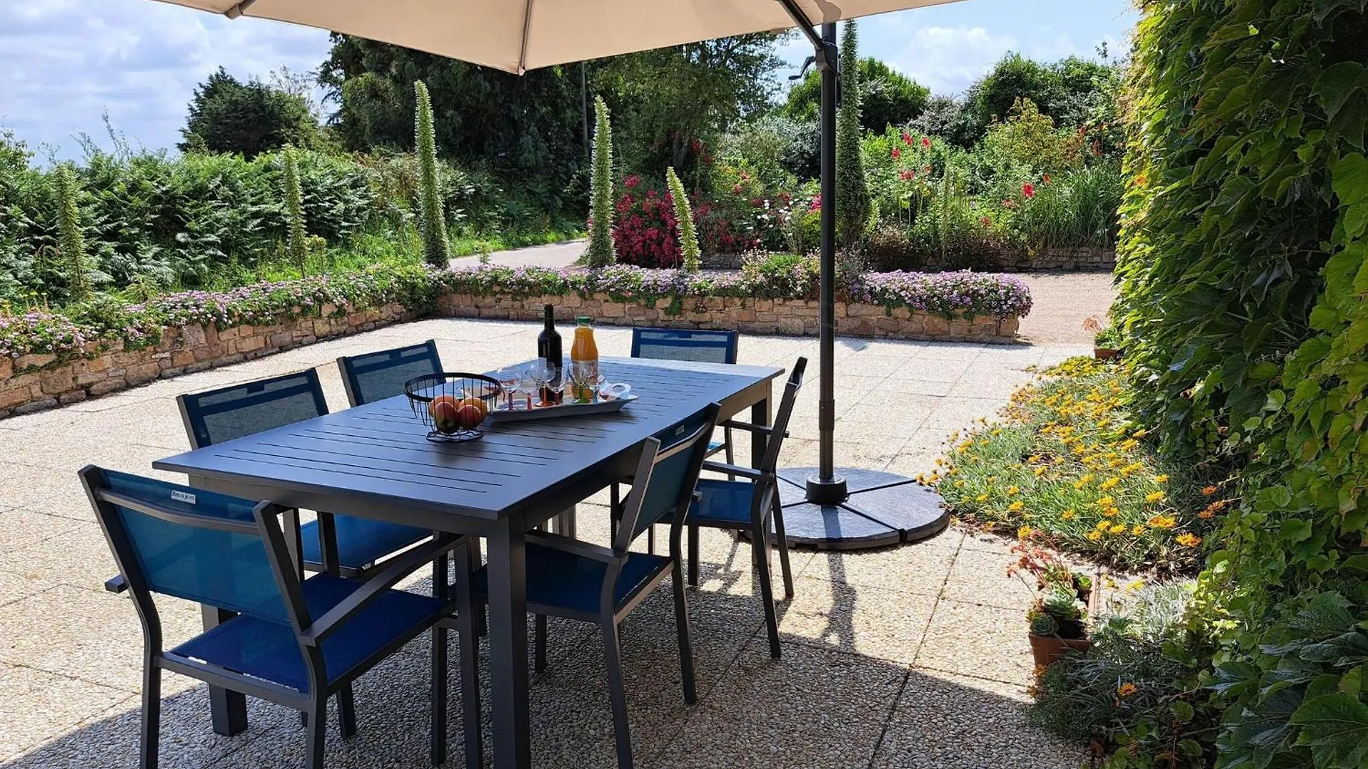 Bright Cottage In A Quiet Location, Near The Coast, Sibiril 0*,  France