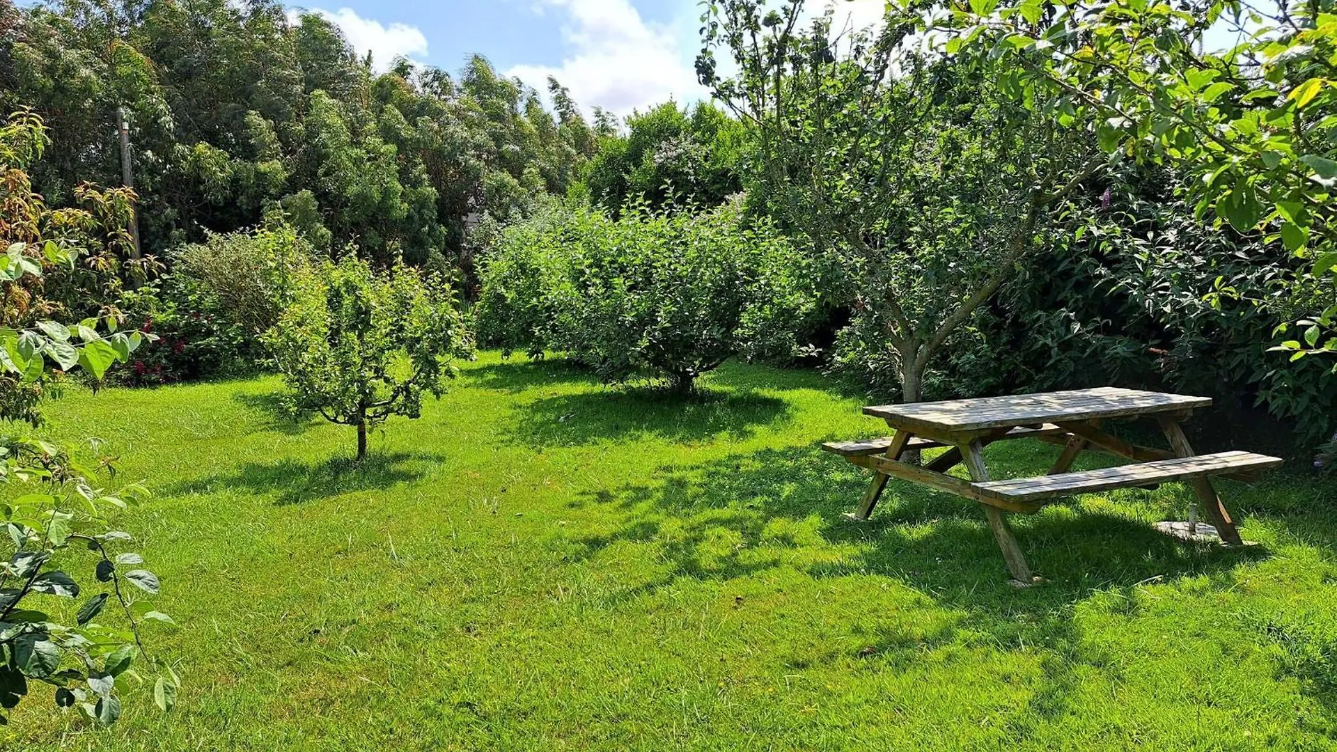 Holiday home Bright Cottage In A Quiet Location, Near The Coast, Sibiril France